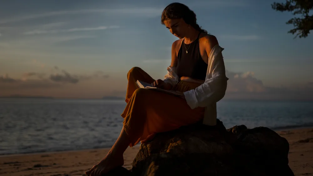 How to Stop Doomscrolling and Reclaim Your Peace